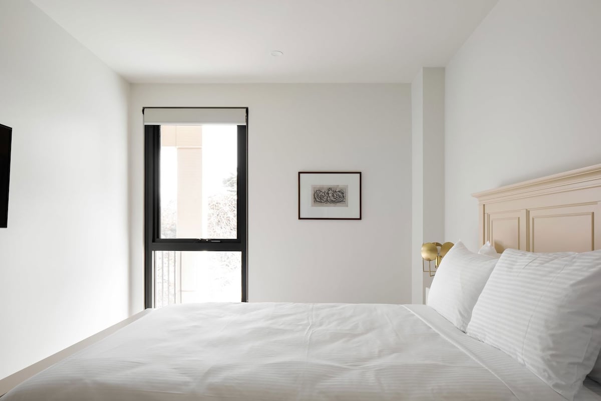 Premium bedding, pillowtop beds, minibar (free items), in-room safe