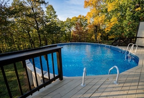 Outdoor pool, a heated pool - Get Away And Relax In Your Quiet, Private Chattanooga House (Chattanooga)