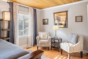 Desk, iron/ironing board, free WiFi, bed sheets - Get Away And Relax In Your Quiet, Private Chattanooga House (Chattanooga)