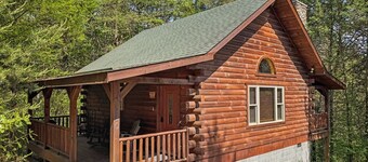 Getaway Cabin | Hot tub + Fire Pit + Trail Access