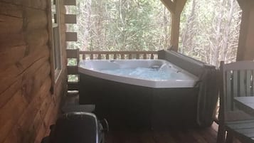 Tina de hidromasaje al aire libre