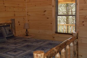1 bedroom, iron/ironing board, free WiFi, bed sheets - Weekend Getaway Cabin (Farmville)