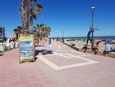 Amplio apartamento de 3 dormitorios y 2 baños - complejo de Puerto Marina con vistas a la piscina