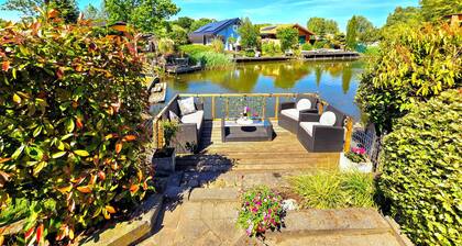 Beautiful setting on the water and 100 meters from the beach!