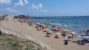 Liegestühle, Strandtücher