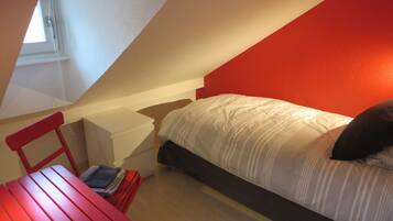 3 chambres, bureau, chambres insonorisées, fer et planche à repasser