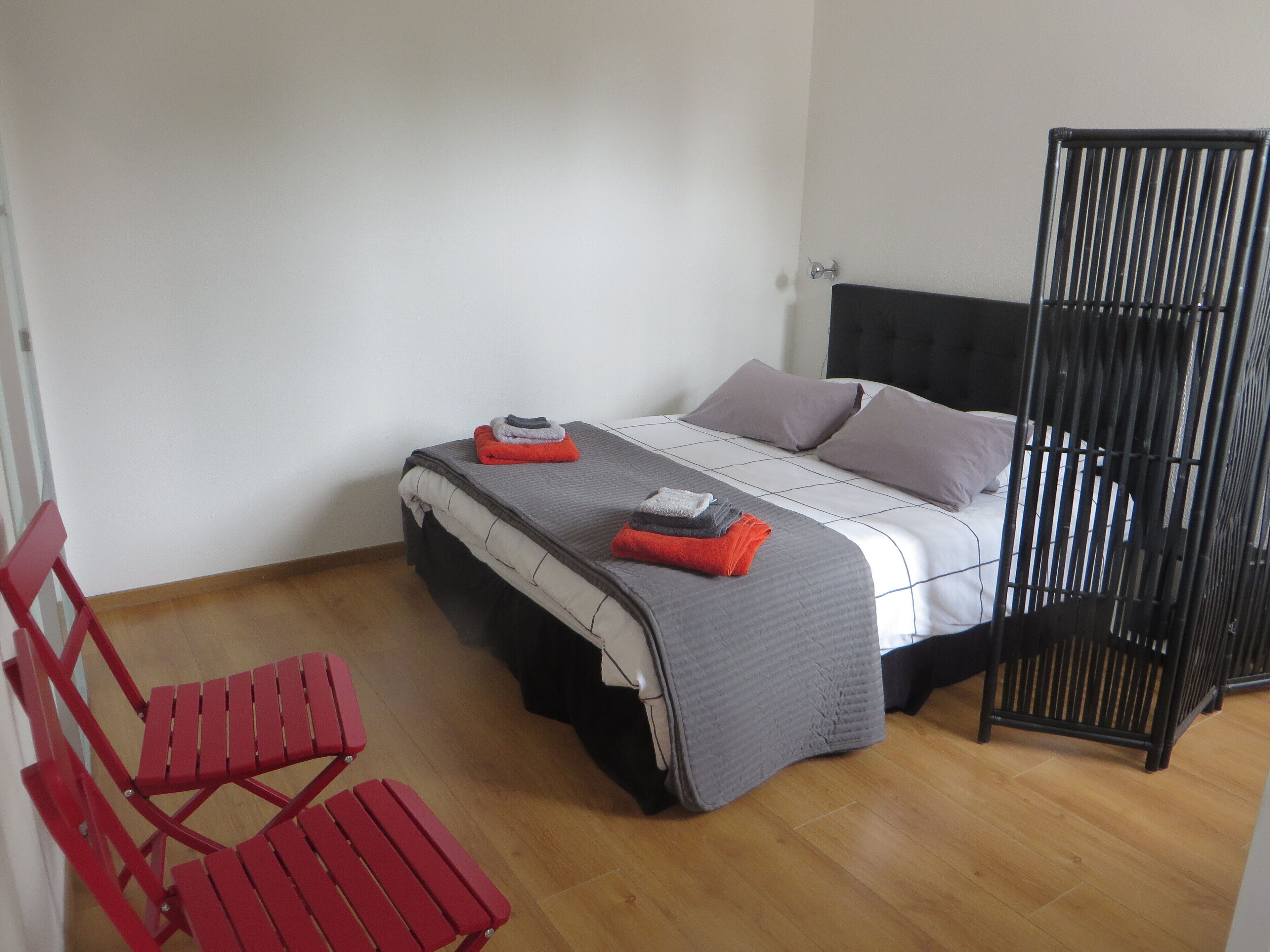 3 bedrooms, desk, soundproofing, iron/ironing board