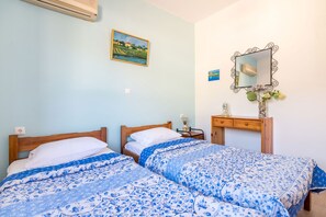 2 habitaciones, escritorio, tabla de planchar con plancha y wifi 