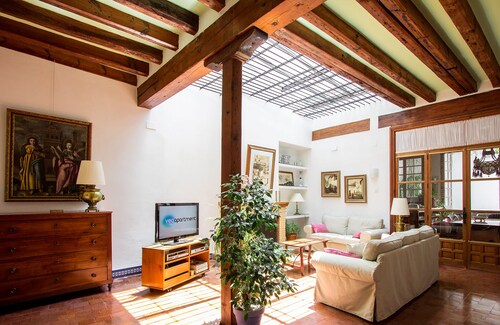 Casa Monsalves. 6 bedrooms, 5 bathrooms, patio, terrace