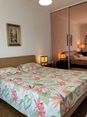 2 Schlafzimmer, Schreibtisch, Bügeleisen/Bügelbrett, WLAN