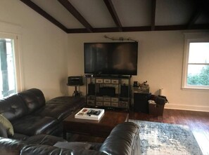 TV, TV-spill, Netflix og DVD-spiller