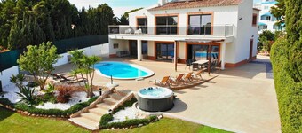 Villa Margarida by Laranjal Rentals