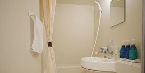 Duschwanne, Komfortbadewanne, kostenlose Toilettenartikel, Haartrockner