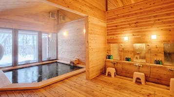 Nhà tắm công cộng