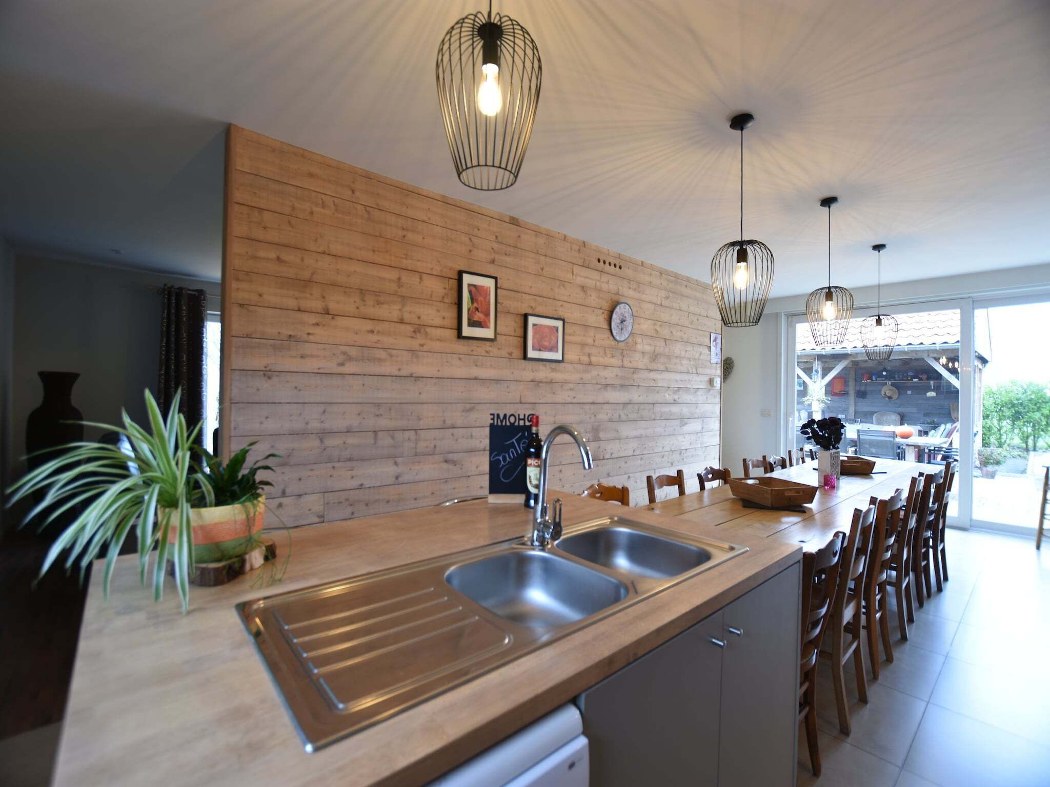 Kjøleskap, mikrobølgeovn, kokeplater og oppvaskmaskin