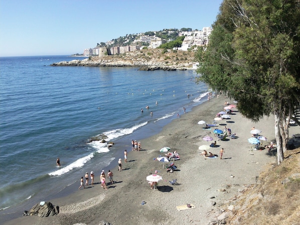 Plage à proximité, chaises longues