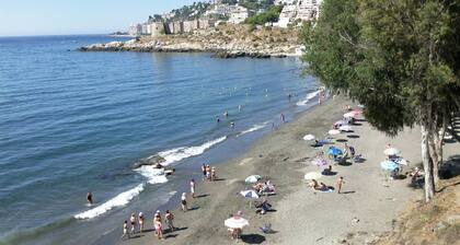 FÜR SEINE IDEALE GEOGRAPHISCHE LAGE, UM STRAND- UND BERGTOURISMUS ZU MACHEN UND