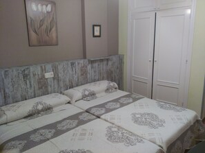 2 camere, ferro/asse da stiro, lenzuola, accesso in sedia a rotelle