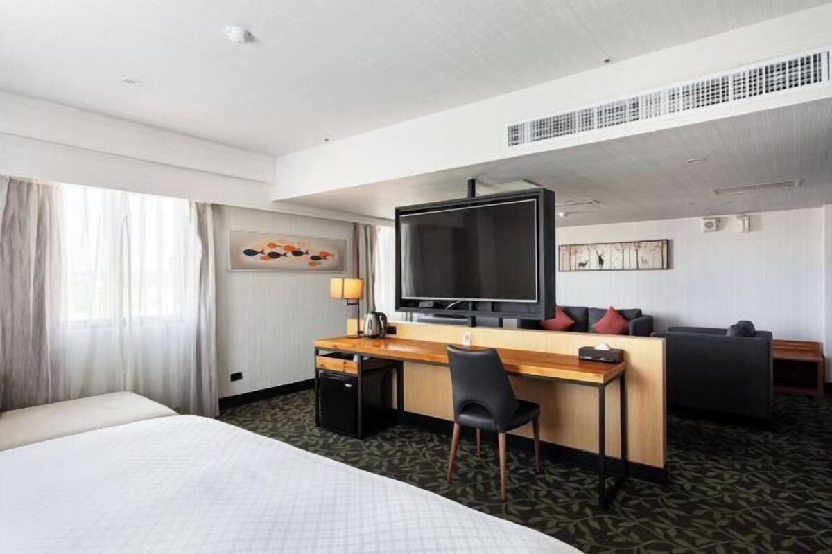 Premium bedding, desk, blackout curtains, free WiFi