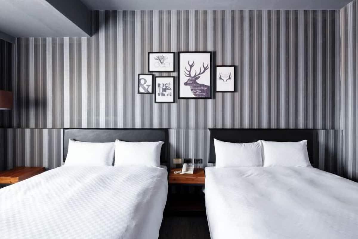 Premium bedding, desk, blackout curtains, free WiFi