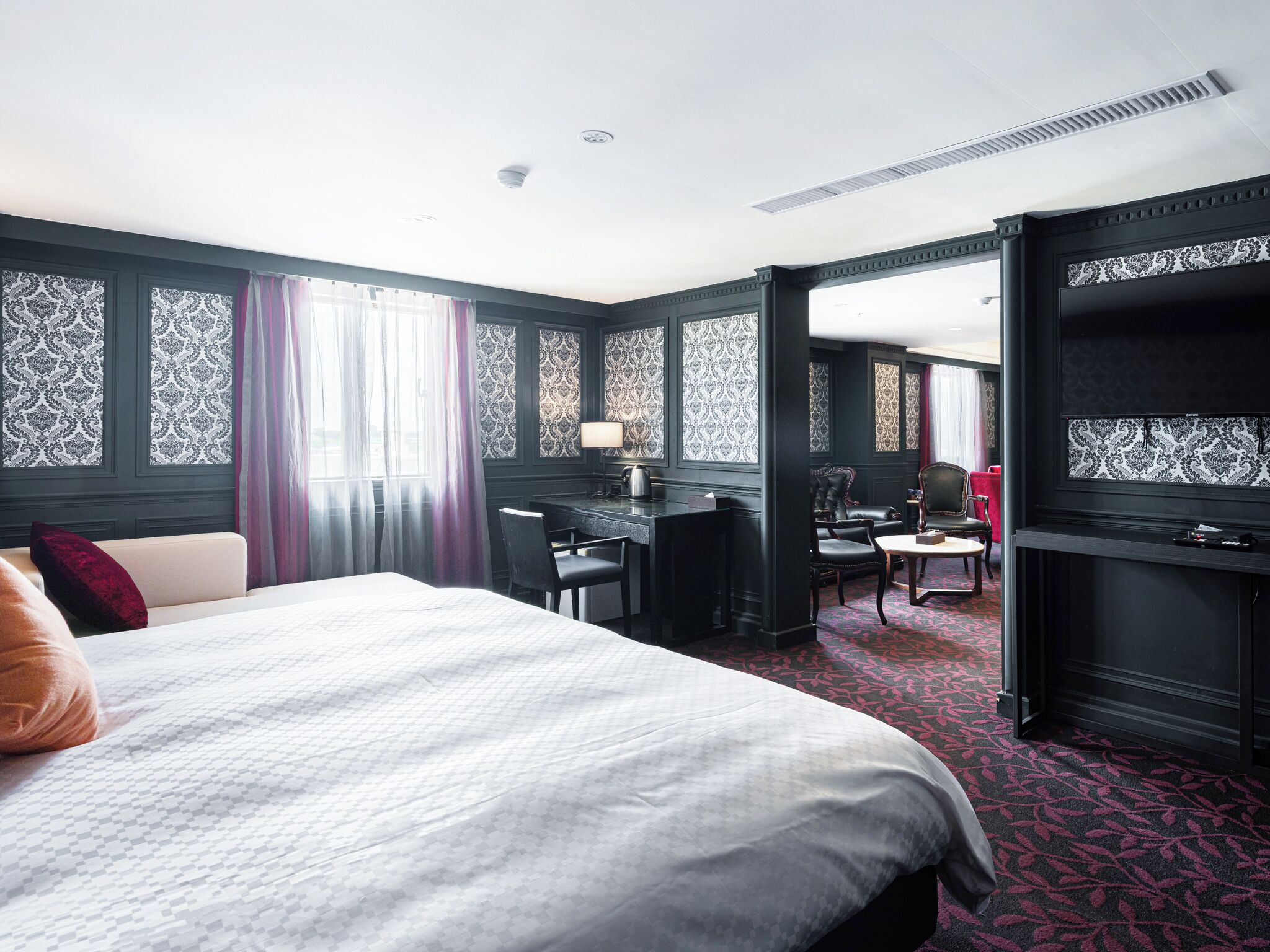 Presidential Studio Suite, Sauna, City View | Premium bedding, desk, blackout drapes, free WiFi