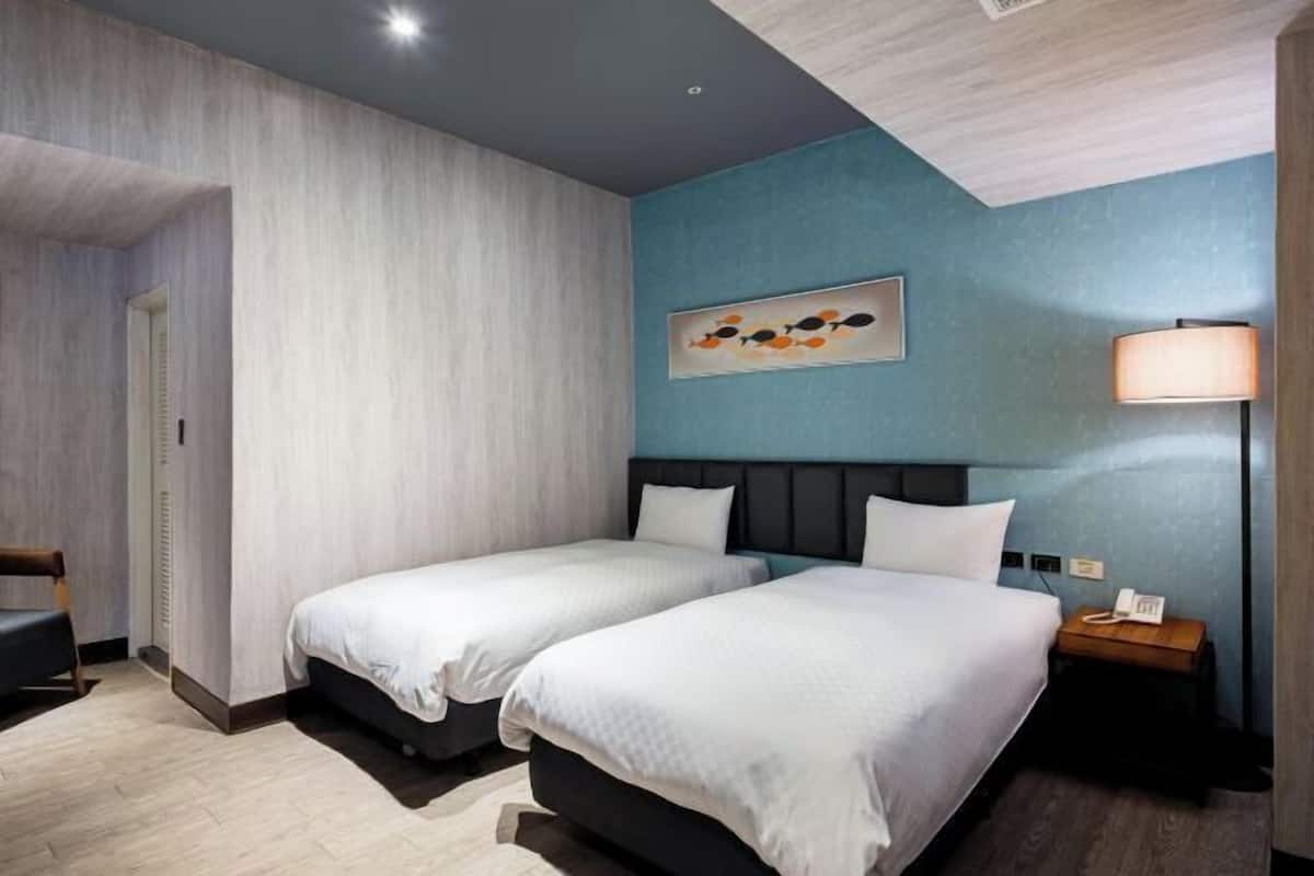 Ropa de cama de alta calidad, escritorio, cortinas opacas y wifi gratis