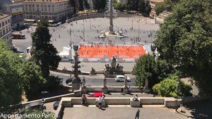 A spacious square with a central monument, surrounded by buildings and trees. - Large apartment suitable for families with children or groups (Roma)