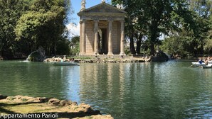 A classical building with columns and statues, surrounded by trees and water. - Large apartment suitable for families with children or groups (Roma)