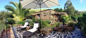 Outdoor dining - TYPICAL HOUSE CANARIA in stone and wooden ceilings Ideal for Families or Couples (Icod de los Vinos)