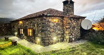 CANARIA Charakterhaus aus Stein und Holzdecken Ideal für familes oder ein Paar
