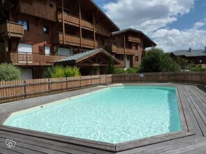 Et oppvarmet basseng