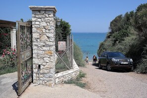 Property grounds - Beach Front two bedroom apartment (Pirgos Ilias)