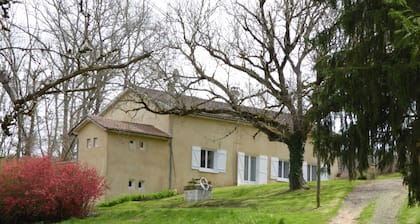 Maison de vacances en Périgord dans une jolie campagne .