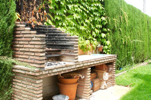 # NEW # Impressive house for 12 - pool, Garden & BBQ