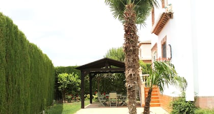 # # # Maison impressionnante pour 12 - piscine, jardin et barbecue