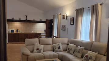 Fernseher, Kamin, DVD-Player, Stereoanlage