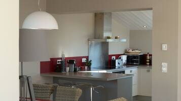 雪櫃、微波爐、焗爐、爐具