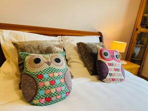 4 bedrooms, desk, iron/ironing board, free WiFi