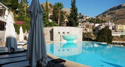 Wunderbare Wohnung in Taormina mit Pool, 5 Minuten vom griechischen Theater