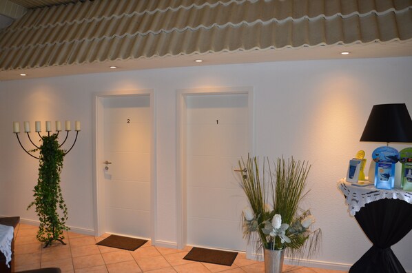 Interior - Newly built holiday apartment in a modern country house style. 10 min cycle path to the beach (Krokau)