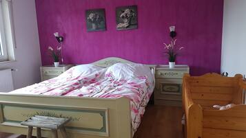 2 bedrooms, free WiFi, bed sheets