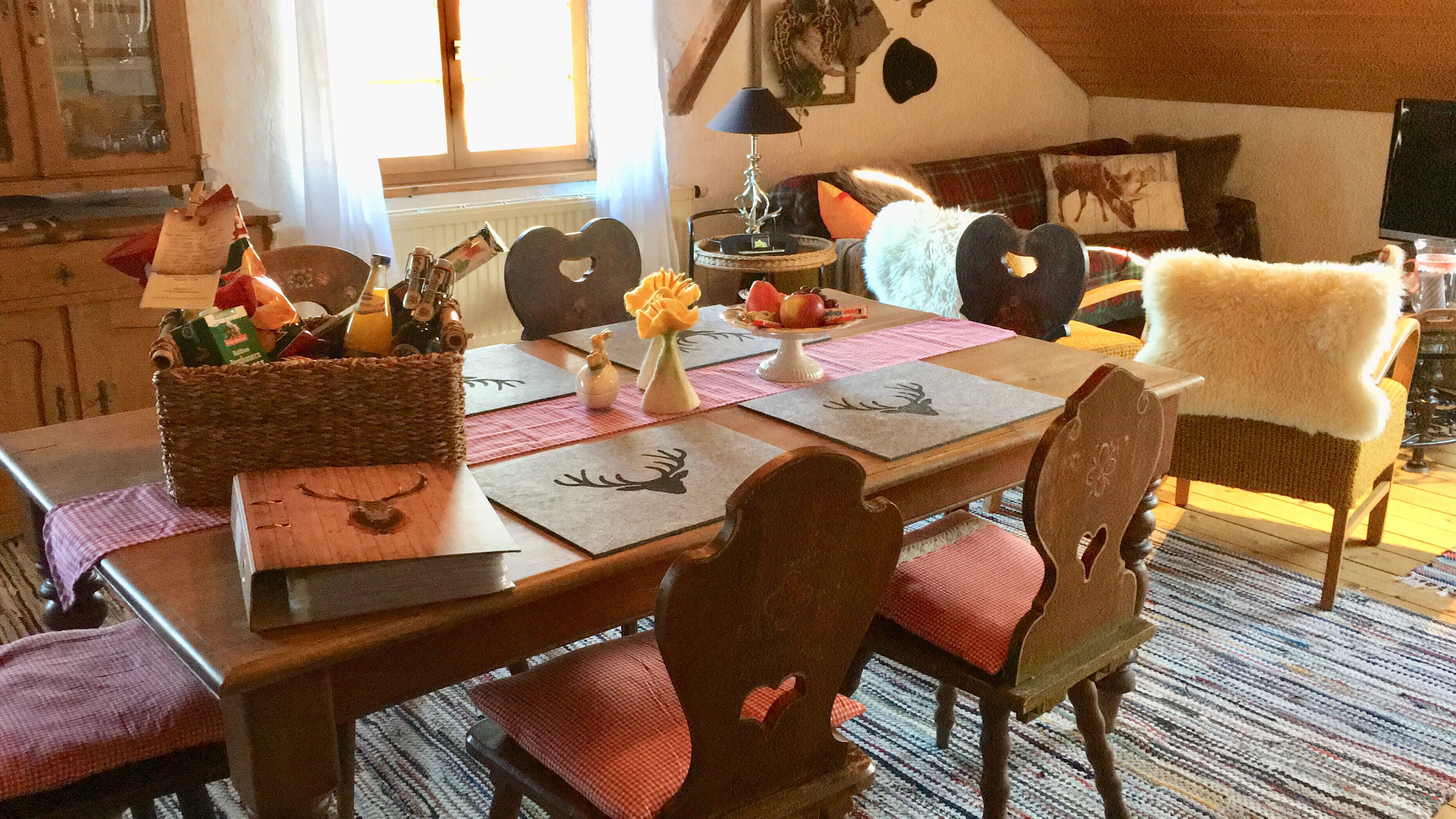 Großer Teakholz -Tisch für gemütliches Tafeln 