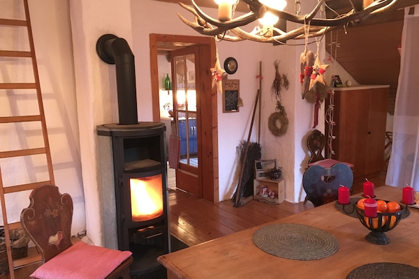 Bild FEWO:Prasselndes Feuer sorgt für heimelige Atmosphäre