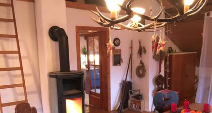 Dans l'Allgäu: appartement rustique et romantique pour 2-4 (7) personnes avec poêle à bois et WiFi 