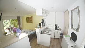 1 bedroom, in-room safe, iron/ironing board, travel cot