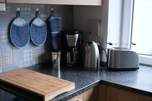 冷蔵庫、オーブン、コンロ、食器洗い機