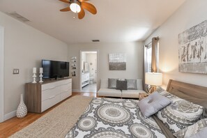 3 bedrooms, desk, iron/ironing board, travel cot