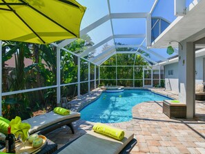 Lämmitetty uima-allas