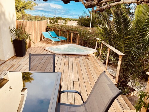 Jacuzzi privé. Plage à 600m.