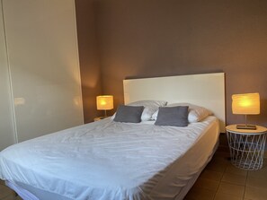 2 bedrooms, desk, travel crib, free WiFi